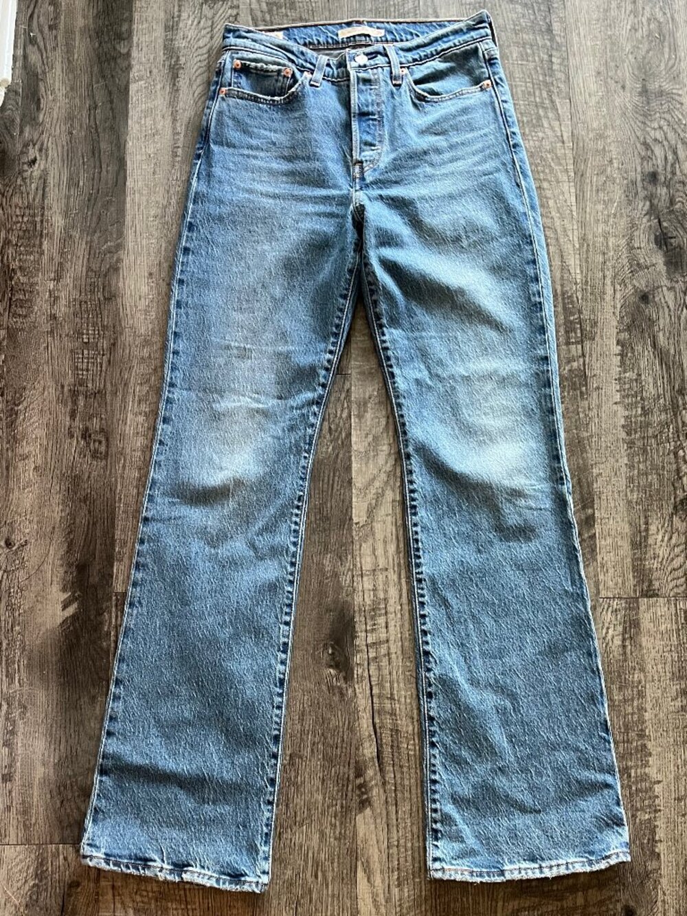 Levi’s Wedgie Bootcut Women’s Jeans | Medium Wash | Excellent Condition 👖✨